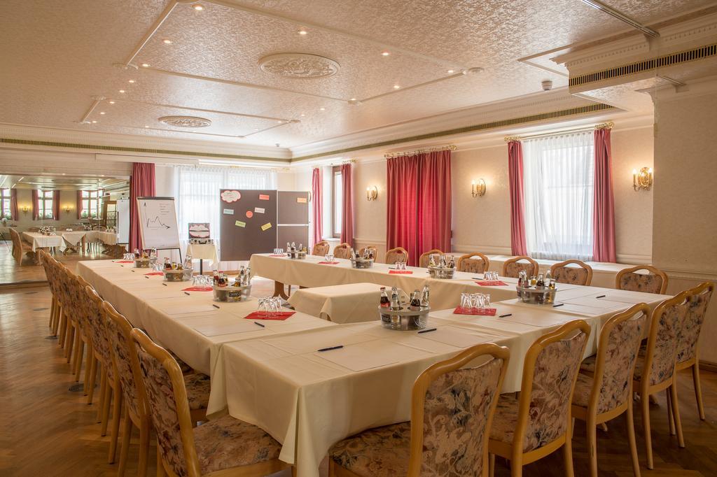 Hotel Schwarzer Adler Тангермюнде Екстер'єр фото
