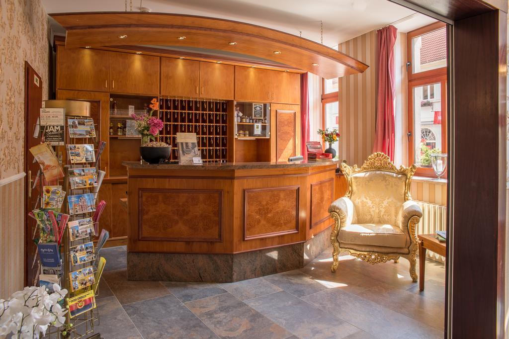 Hotel Schwarzer Adler Тангермюнде Екстер'єр фото