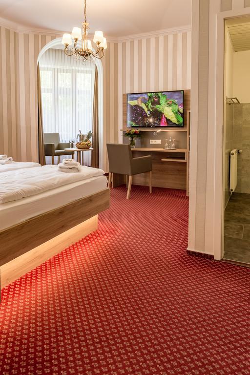 Hotel Schwarzer Adler Тангермюнде Екстер'єр фото