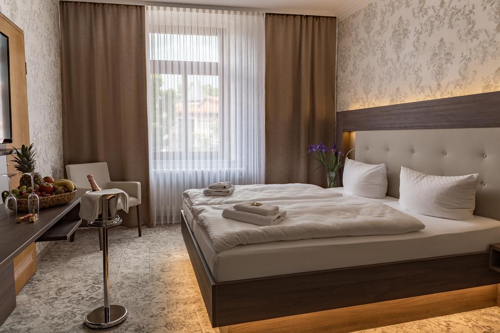 Hotel Schwarzer Adler Тангермюнде Екстер'єр фото