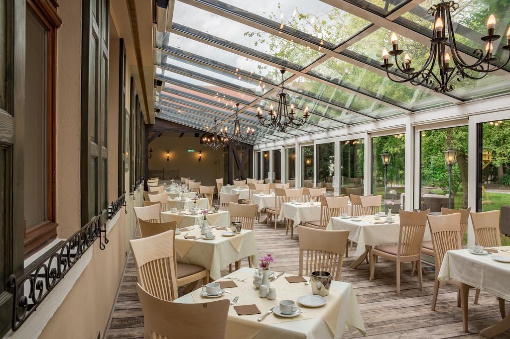 Hotel Schwarzer Adler Тангермюнде Екстер'єр фото