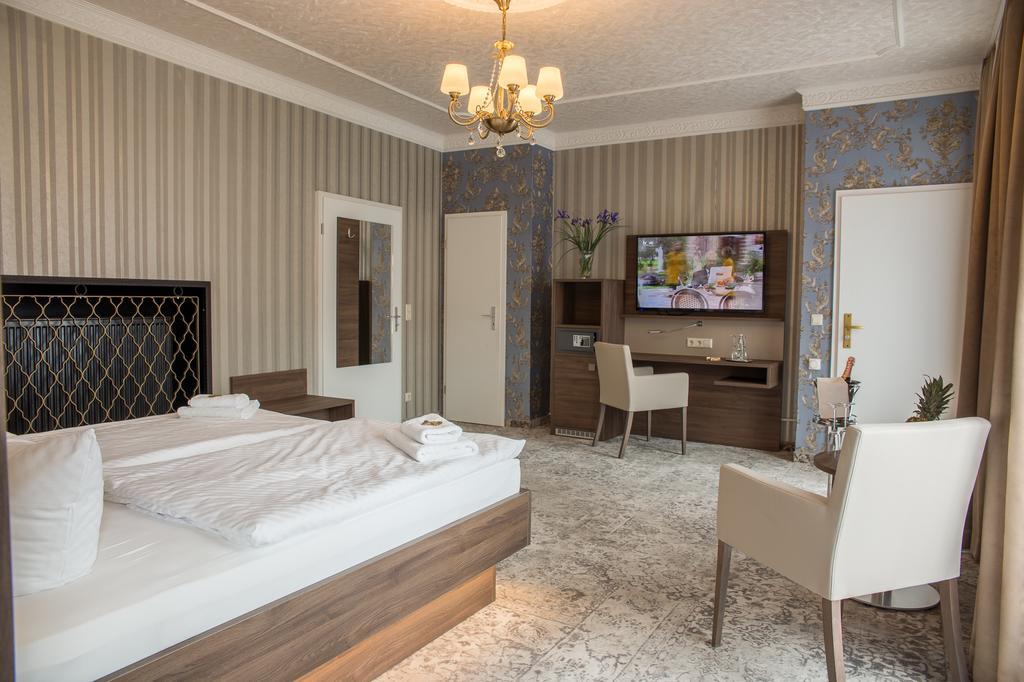 Hotel Schwarzer Adler Тангермюнде Екстер'єр фото