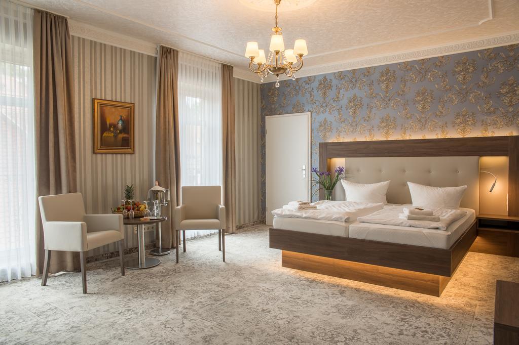 Hotel Schwarzer Adler Тангермюнде Екстер'єр фото