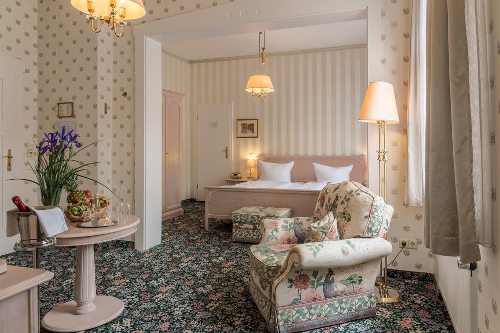 Hotel Schwarzer Adler Тангермюнде Екстер'єр фото