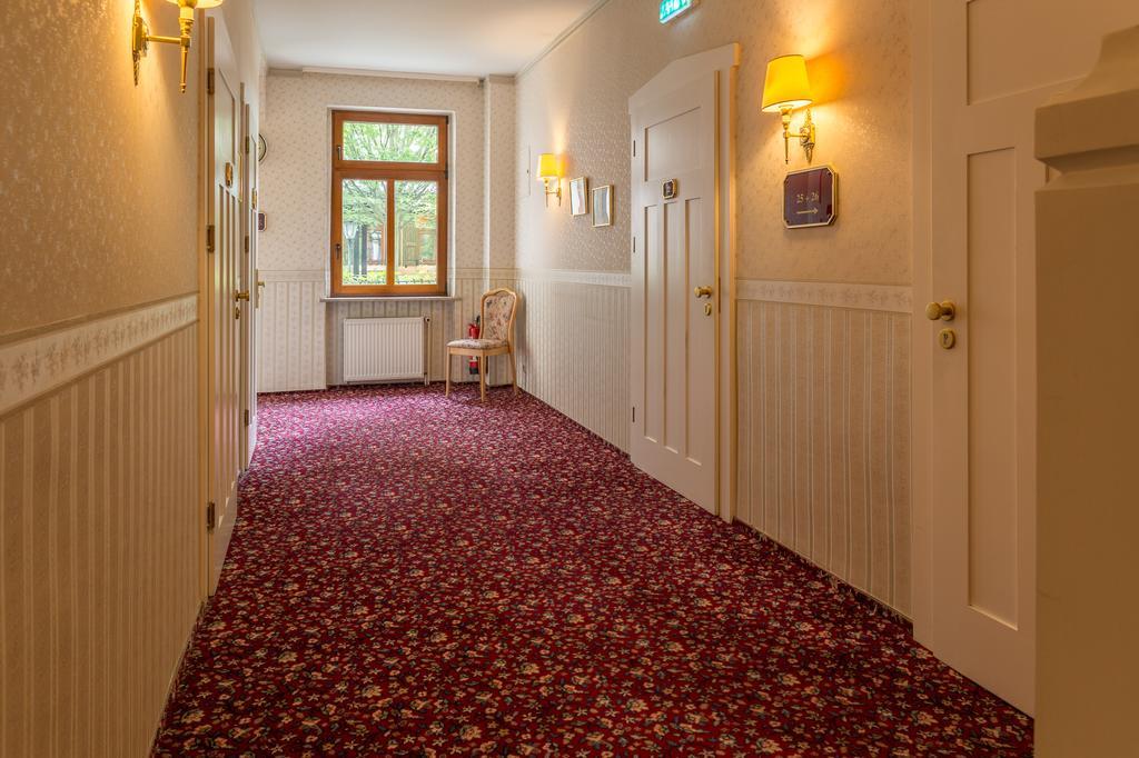 Hotel Schwarzer Adler Тангермюнде Екстер'єр фото