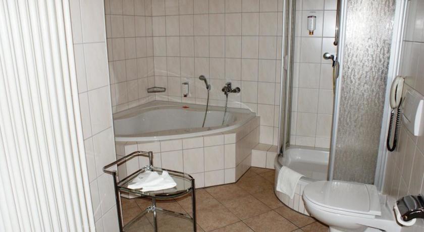 Hotel Schwarzer Adler Тангермюнде Номер фото